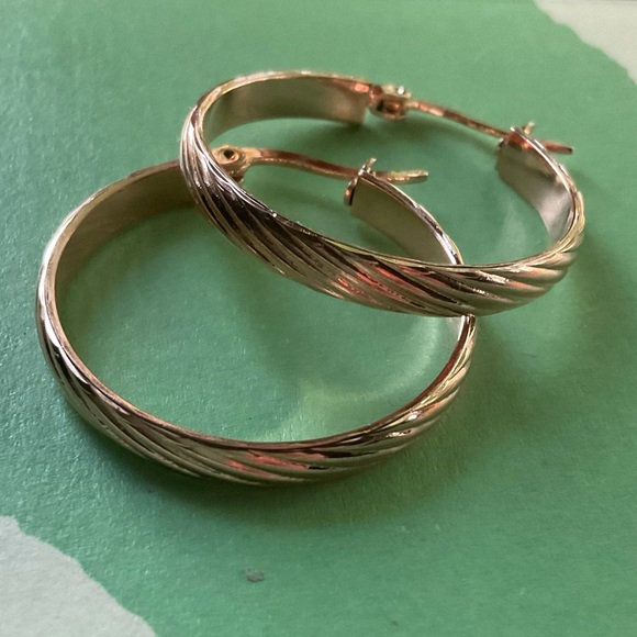 ๐ธ 18k Rose Gold Plated Hoops ๐ธ - Picture 2 of 5